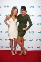 los angeles sep 25 renee olstead daniella monetär ankommer på de peta 30:e årsdag gala på hollywood palladium på september 25 2010 i los angeles ca foto