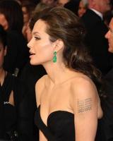 Angelina jolie anländer på de 81:a akademi utmärkelser på de kodak teater i los angeles ca i februari 22 20092009 foto