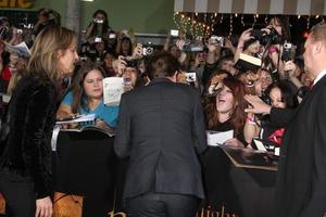 Robert pattinson anländer på de ny måne premiärer westwood by teaterwestwood canovember 16 20092009 foto