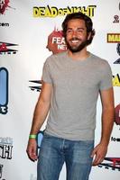 Zachary levi anländer på de vrede av lura fest på de hård sten hotell i san Diego ca på juli 24 20092009 foto