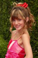 bella thorne anländer på de bild den där premiär på de av största vikt teater på de av största vikt massa i los angeles ca på juni 6 2009 2009 foto