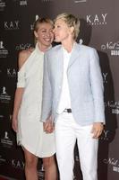 los angeles juli 22 portia derossi ellen degenererar ankommer på de neil körfält brud- samling debut på drais på de w hollywood taket på 22 juli 2010 i los angeles ca foto