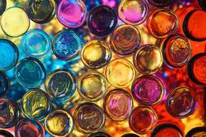 mång färgad kristall bubblor, färgrik bakgrund foto