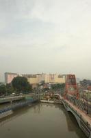 de se av de darmo handel Centrum med de sågunggaling bro, en surabaya ikon foto
