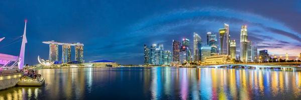 Singapore finansdistrikt skyline vid Marina Bay foto