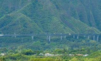 motorväg bro i oahu hawaii bergen foto