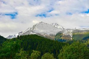 qiongkushtai är en hemlighet trädgård och en små kazakh by i xinjiang. foto