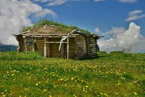 qiongkushtai är en hemlighet trädgård och en små kazakh by i xinjiang. foto