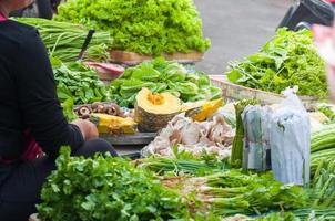 färsk grönsaker för försäljning på marknadsföra i Asien på thailand, grönsaker marknadsföra foto