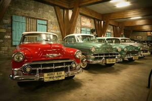 surabaya, indonesien - januari 17, 2023, årgång bilar på angkut museum. många varumärke och klassisk modell hudson, vadställe, och Chevrolet ingår. foto