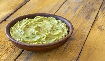 skål med guacamole foto