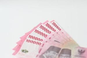 indonesiska rupiah sedlar serier med de värde av ett hundra tusen rupiah idr 100 000 utfärdad eftersom 2022. foto