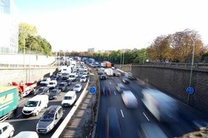 paris, Frankrike - oktober 5 2018 - paris gata belastad trafik foto