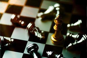 schackbrädspel för att öva planering och strategi foto