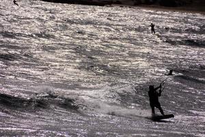 kitesurfer på solnedgång foto