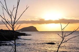 solnedgång över havet foto