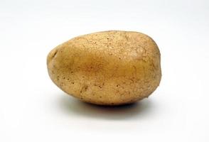 potatis, isolerat i vit bakgrund foto