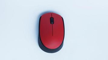 enkel röd mus dator Tillbehör trådlös isolerat på vit. foto