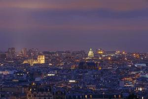 se på paris från montmartre på natt foto