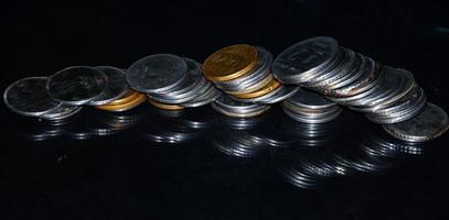 samling av indisk valuta mynt foto