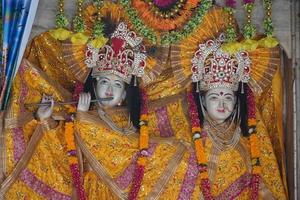 staty av krishna radha bild foto