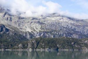 glaciär bukt nationell parkera klippig brant Strand foto