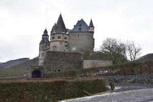 Mayen, Tyskland, 2022 - schloss burresheim, känd som brunwald i de bio foto