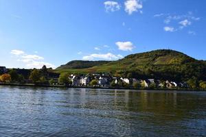 höst färger på by ellenz i mosel dal foto