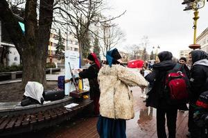 skjuta de bastard. folk underhållning en skytte räckvidd med en porträtt av de terrorist putin. foto