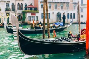 Venedig, Italien 2017 - gondol vid Canal Grande i Venedig foto