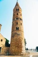 klocktorn duomo santo stefano i caorle italien foto