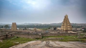 virupaksha tempel tillägnad till herre shiva är belägen i hampi i Indien. foto