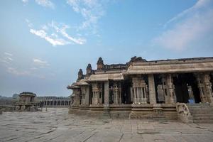 vijaya vitthala tempel i hampi är dess mest ikoniska monument foto