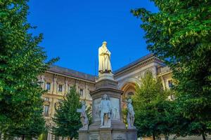 tappningbyggnad i gammal stad, centrumområde i milan foto