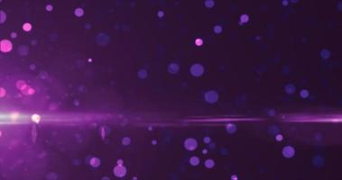 abstrakt bakgrund av lila lysande partiklar och bokeh prickar av festlig energi magi foto