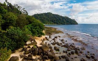 antenn se landskap av kust i väst sumatra provins, indonesien foto