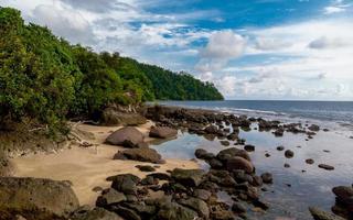 antenn se landskap av kust i väst sumatra provins, indonesien foto