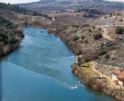 duero flod från de topp av de kulle i de spanska stad av soria foto