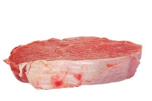 nötkött biff rå färsk isolera på vit. matlagning. färsk kött. foto