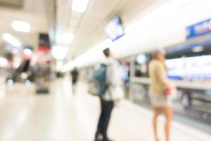 abstrakt suddig tunnelbanestation foto