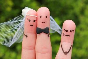 finger konst av Lycklig par till skaffa sig gift. Övrig kvinna upprörd. foto