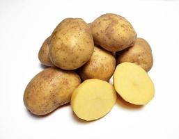 potatis, isolerat i vit bakgrund foto