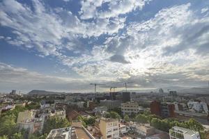 skön barcelona horisont skott från en unik hög vantage punkt foto