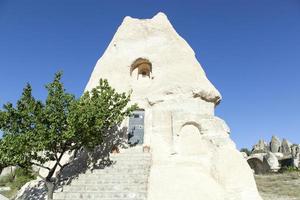 ett av först kristen kyrkor byggd i en sten i cappadocia foto