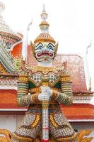 buddist tempel skulpturer, jätte av en springtur tempel bangkok thailand, Fantastisk thailand foto