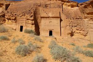 skön dagtid se av al hegra, madain saleh arkeologisk webbplats i al ula, saudi arabien. foto