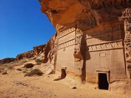 skön dagtid se av al hegra, madain saleh arkeologisk webbplats i al ula, saudi arabien. foto