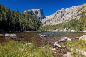 landskap av dröm sjö i klippig berg nationell parkera i colorado foto