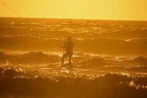 kitesurfer på solnedgång foto