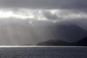 fjordland nationell parkera morgon- molnig landskap foto